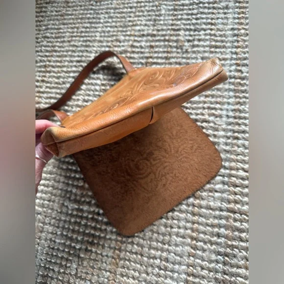 Patricia Nash Granada Brown Leather Crossbody Bag. - Picture 12 of 12